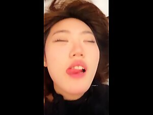 2048.vip-拜金露脸反差女大学生酒店约炮金主，剃光阴毛干起来才爽，啪啪啪阿黑颜伸舌头