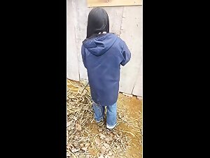 农村巨乳母子 - 天为床地为被上山操老妈 养殖场的狗见了都羡慕 直接按在坡上操穴配种 内射淫荡的精液母狗妈妈