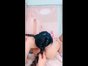 大秀主播多彩半糖草莓🍓呀 女操男 30分钟打桩机输出，骚到极致了